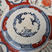 Ancienne assiette creuse Imari à décor de fleurs rouge et bleu 21.5cm