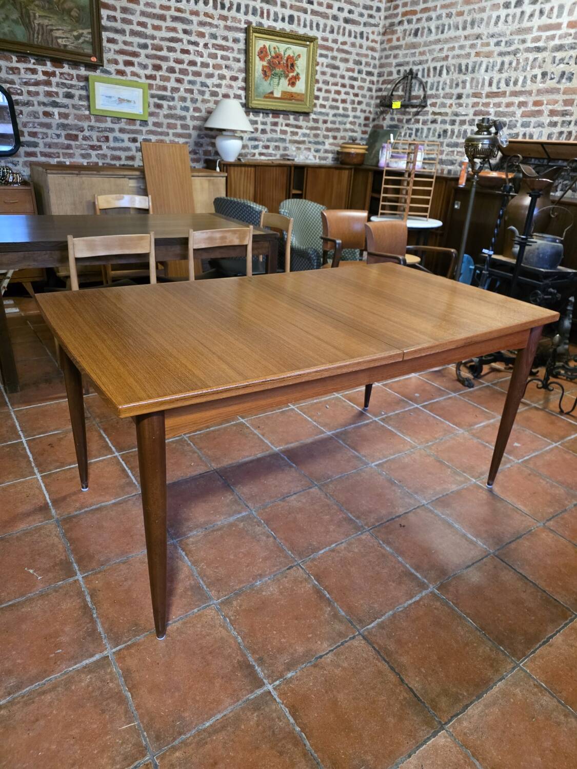 Table scandinave galbée extensible papillon en teck années 60