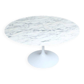 Eero Saarinen (1910-1961) pour Knoll International. Table modèle « Tulip » Arabescato, circa 1990-2000