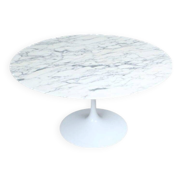 Eero Saarinen (1910-1961) for Knoll International. "Tulip" model table Arabescato, circa 1990-2000.