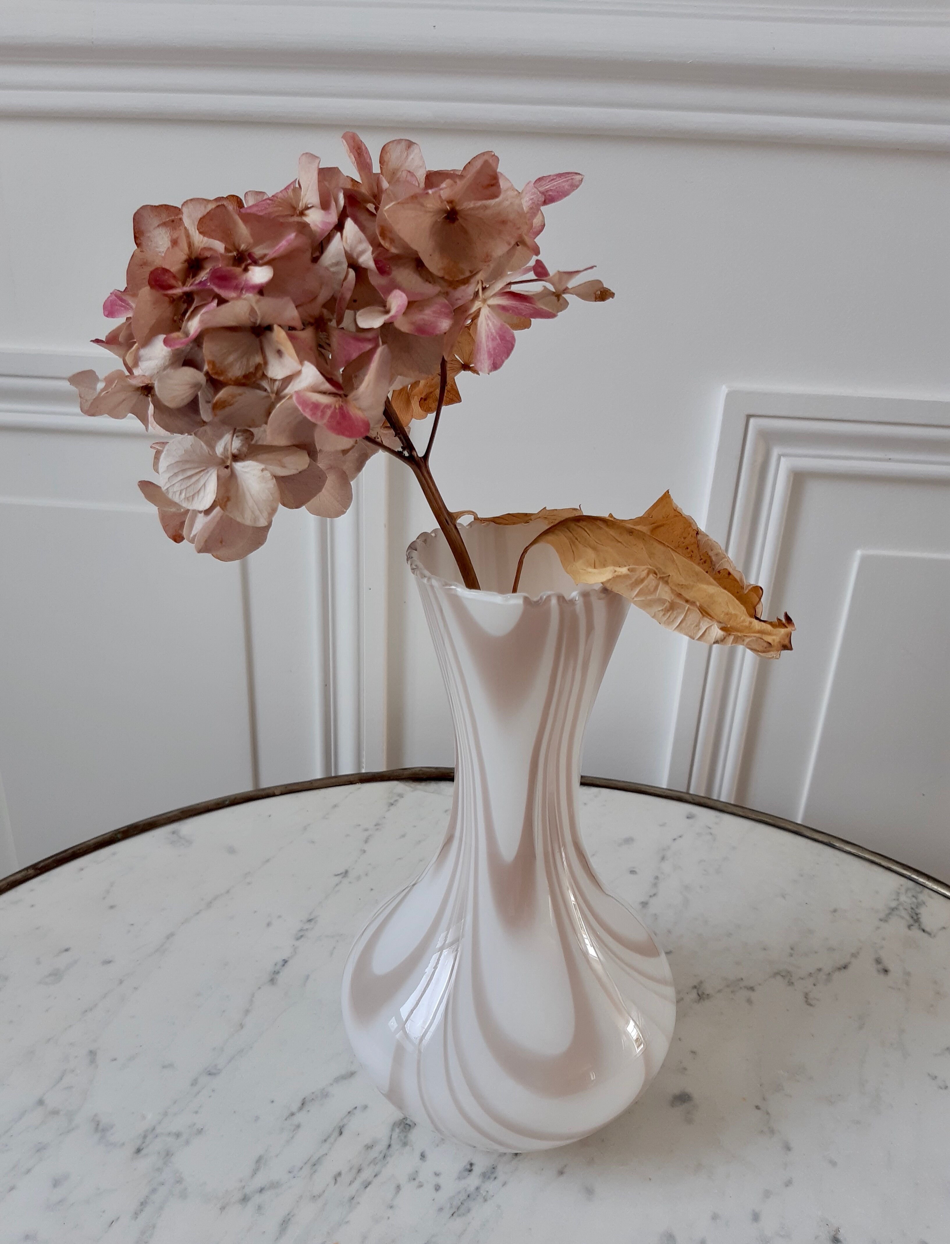 Vase in opaline dentelé and marbled 30s