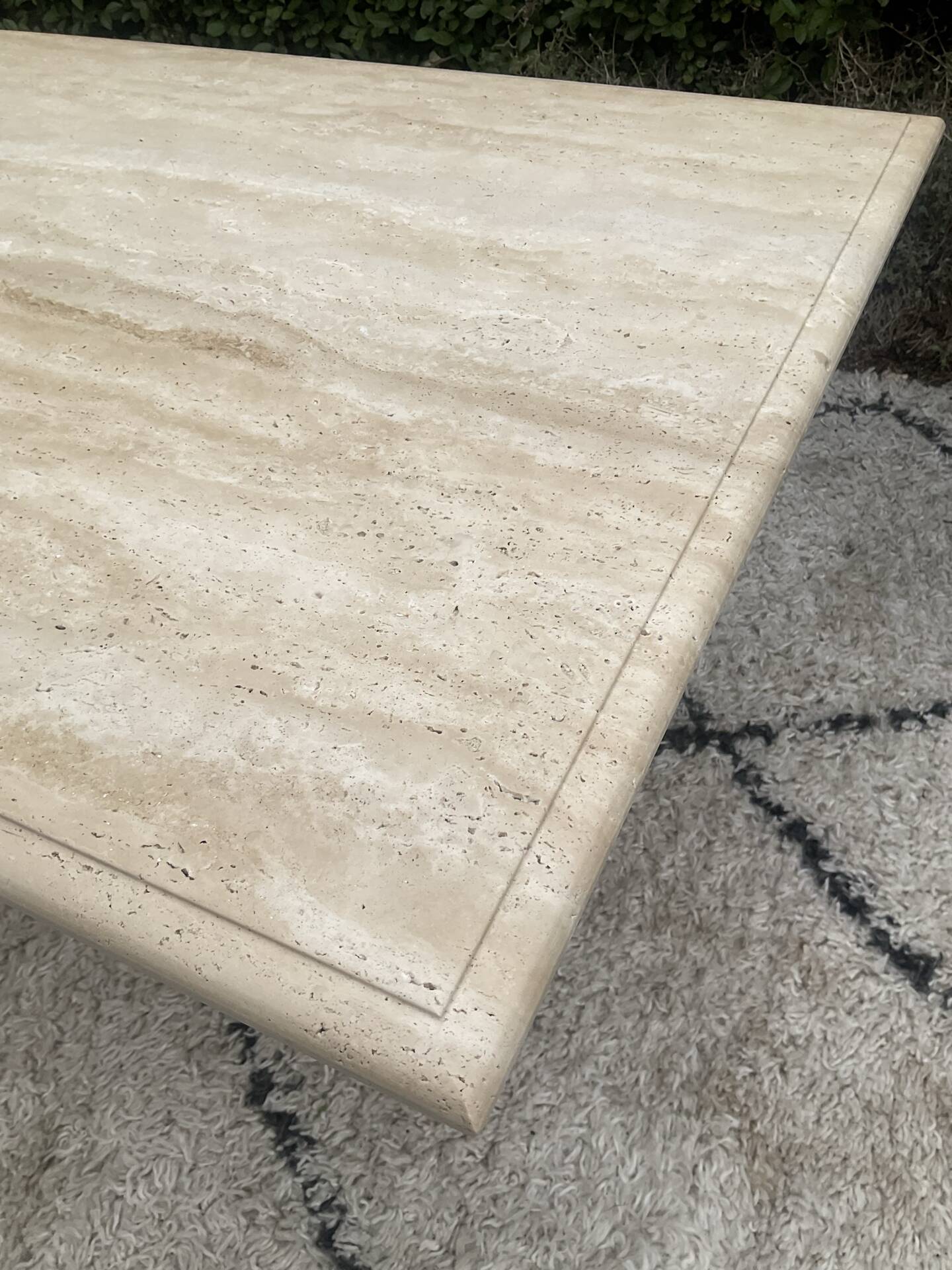 Table basse en travertin 