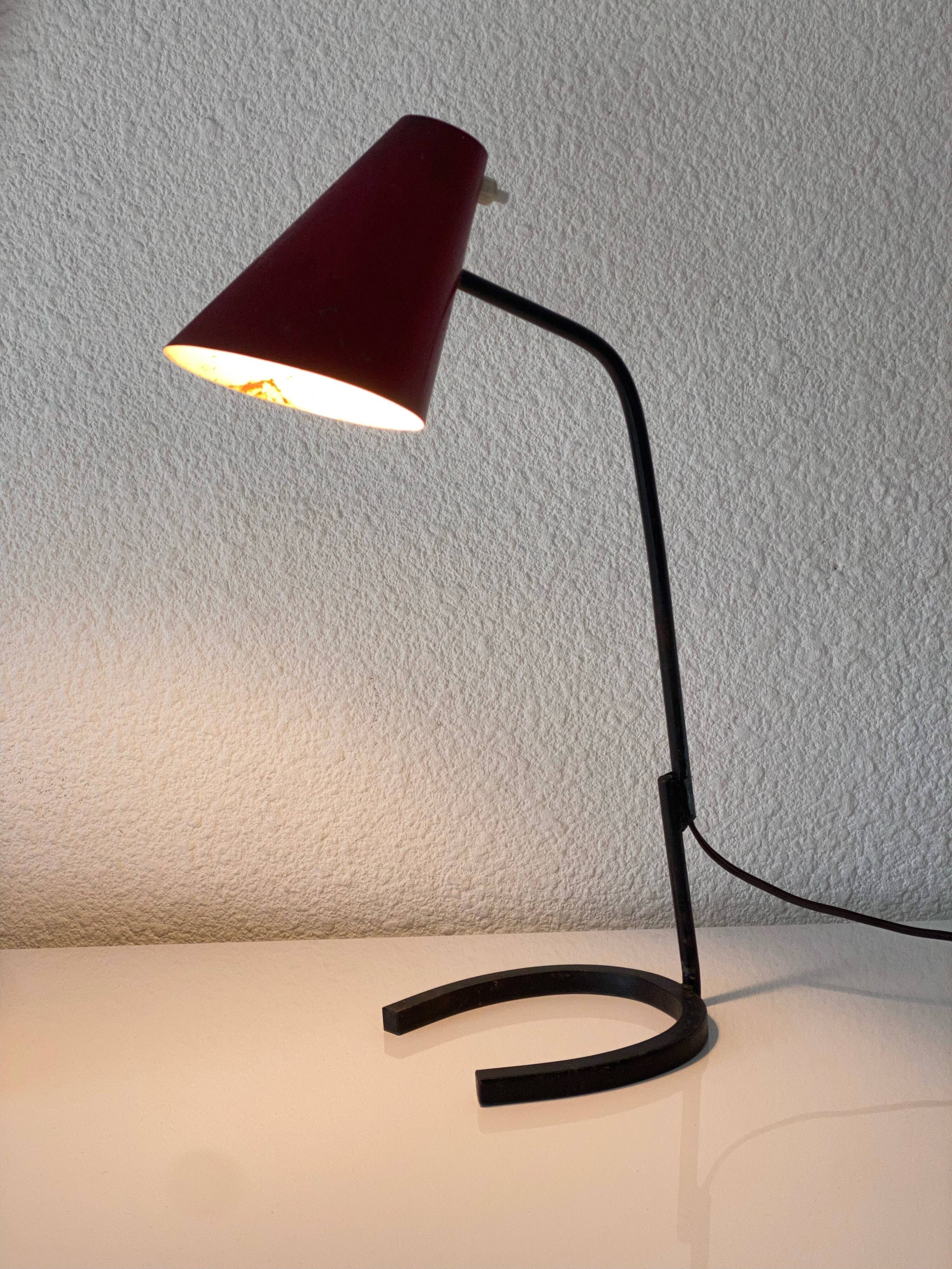 Cocotte lamp in red and black metal, design of the 50s.