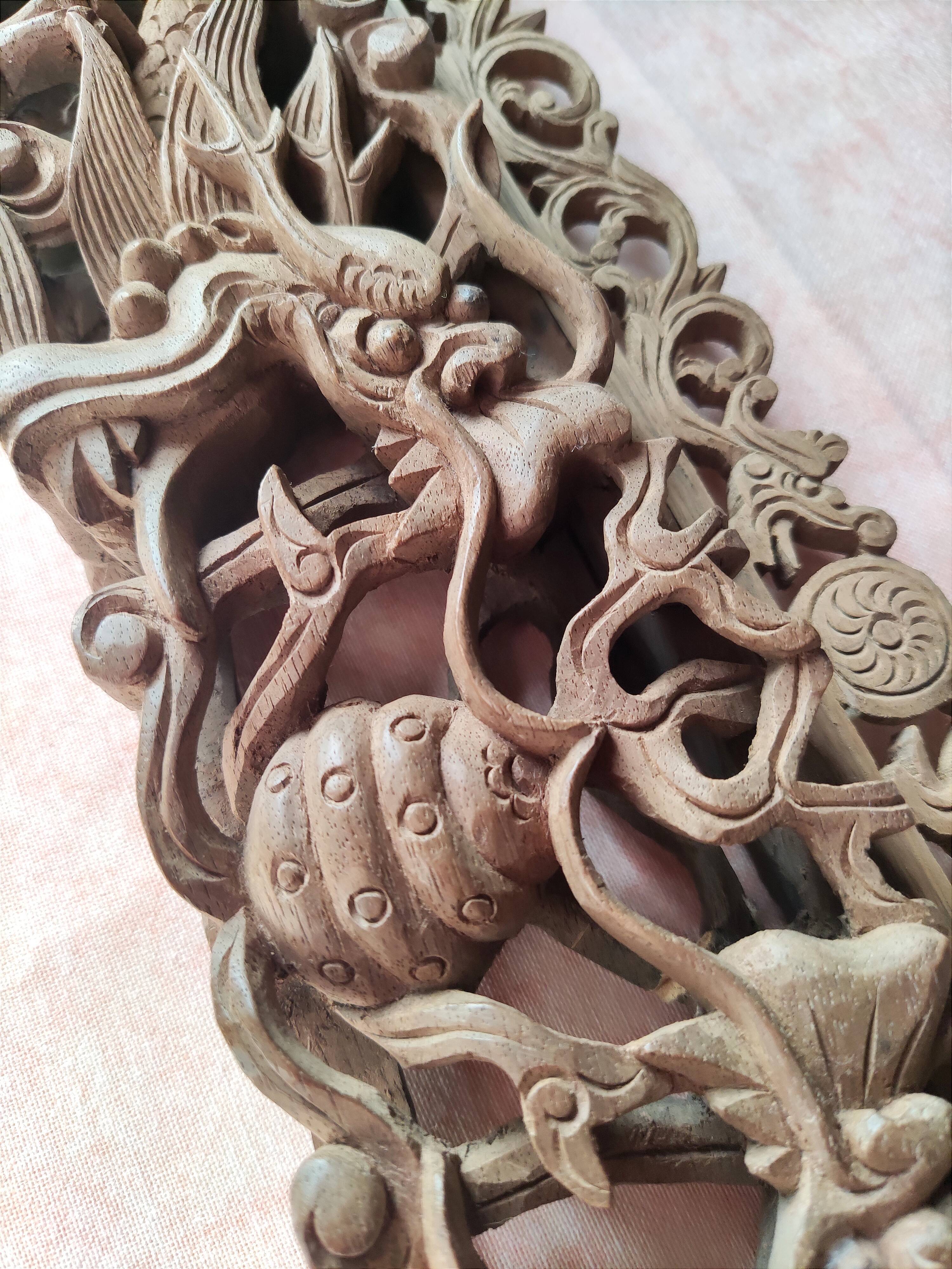 Frame - frame - carved wood - dragons holding the sacred pearl