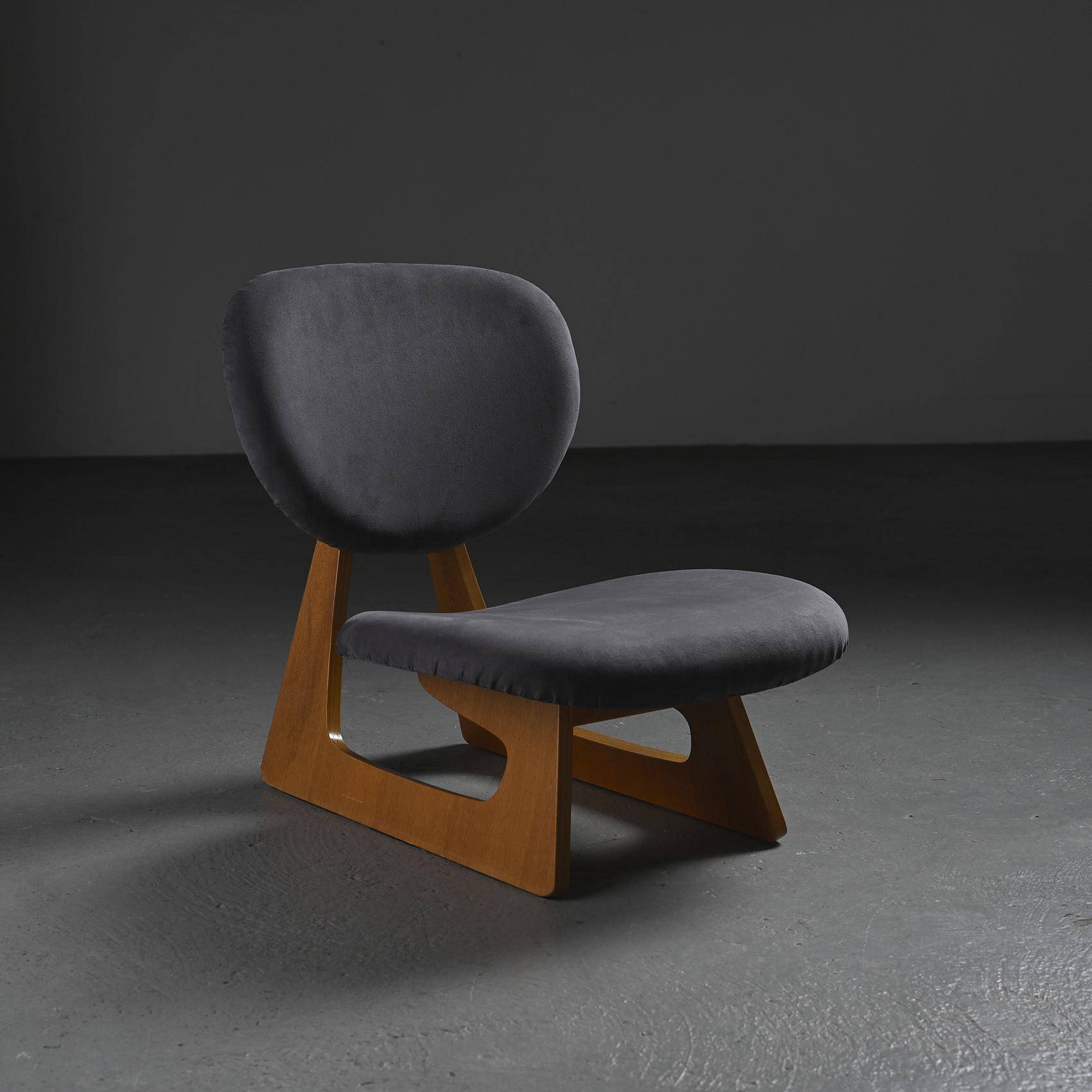 Chauffeuse Teiza Isu par Sakakura & Cho, Tendo Mokko circa 1970