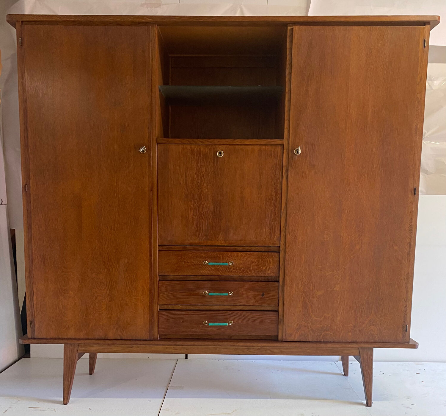 Vintage wardrobe feet compass from 1961