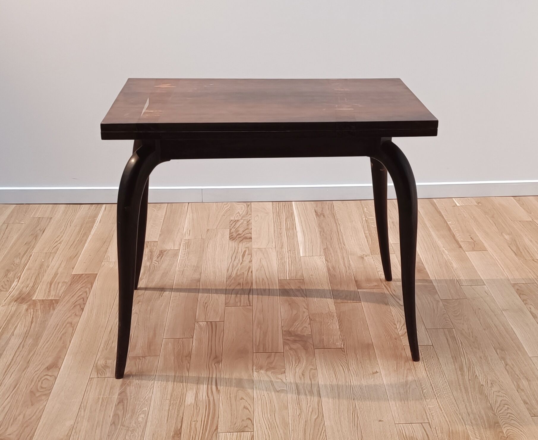 Vintage wallet table