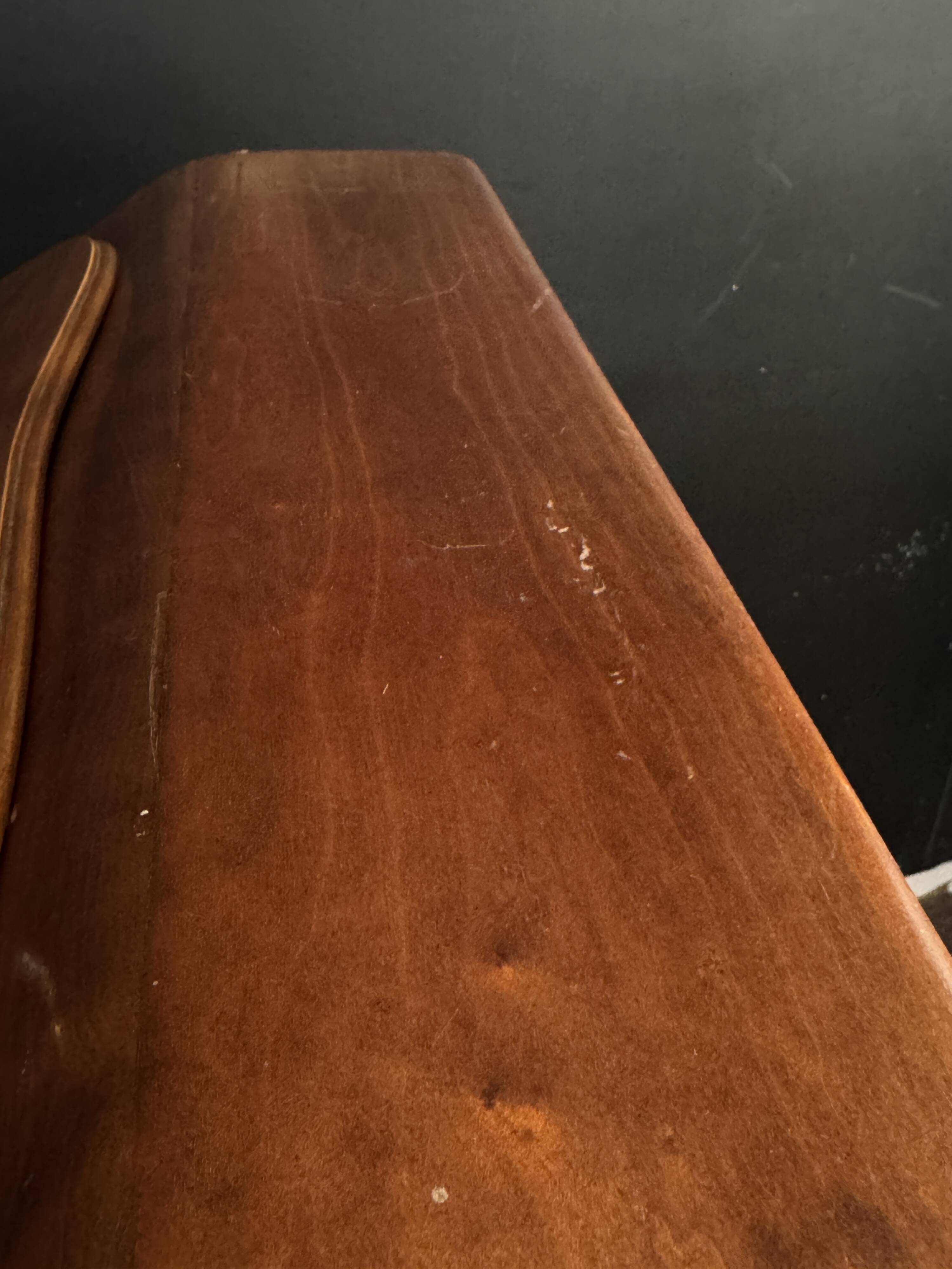 Slope desk / hump desk