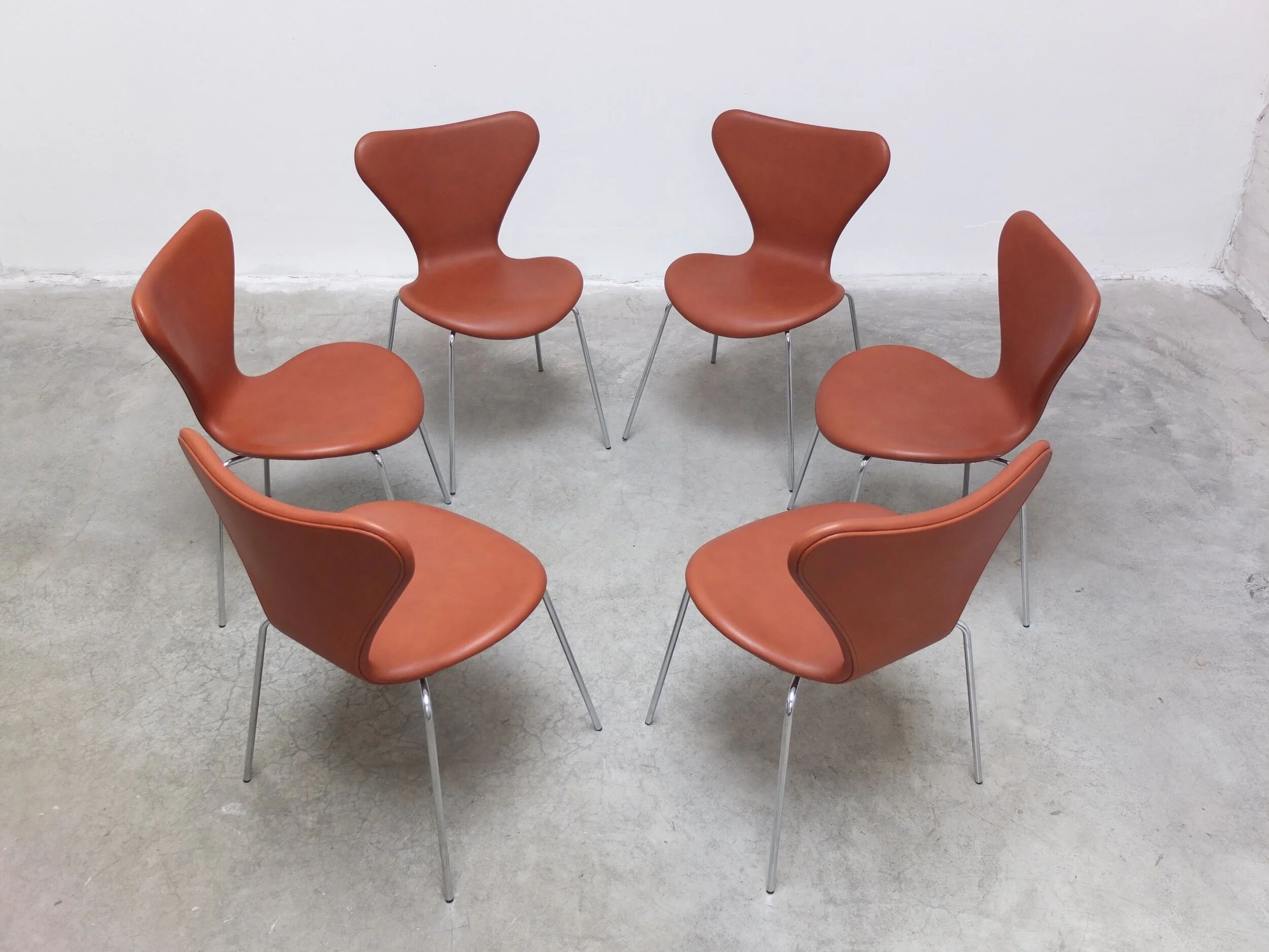 'Series 7' chairs in cognac leather by Arne Jacobsen for Fritz Hansen, 1955