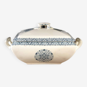 Terre de ferre vegetable tureen with winter snowflake pattern