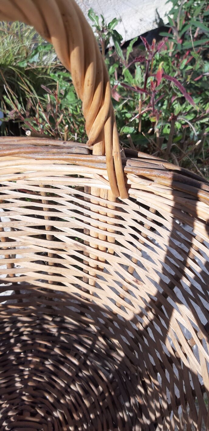 old wicker basket 60/70