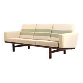 Canapé GE-236/3 en teck par Hans J. Wegner 1960