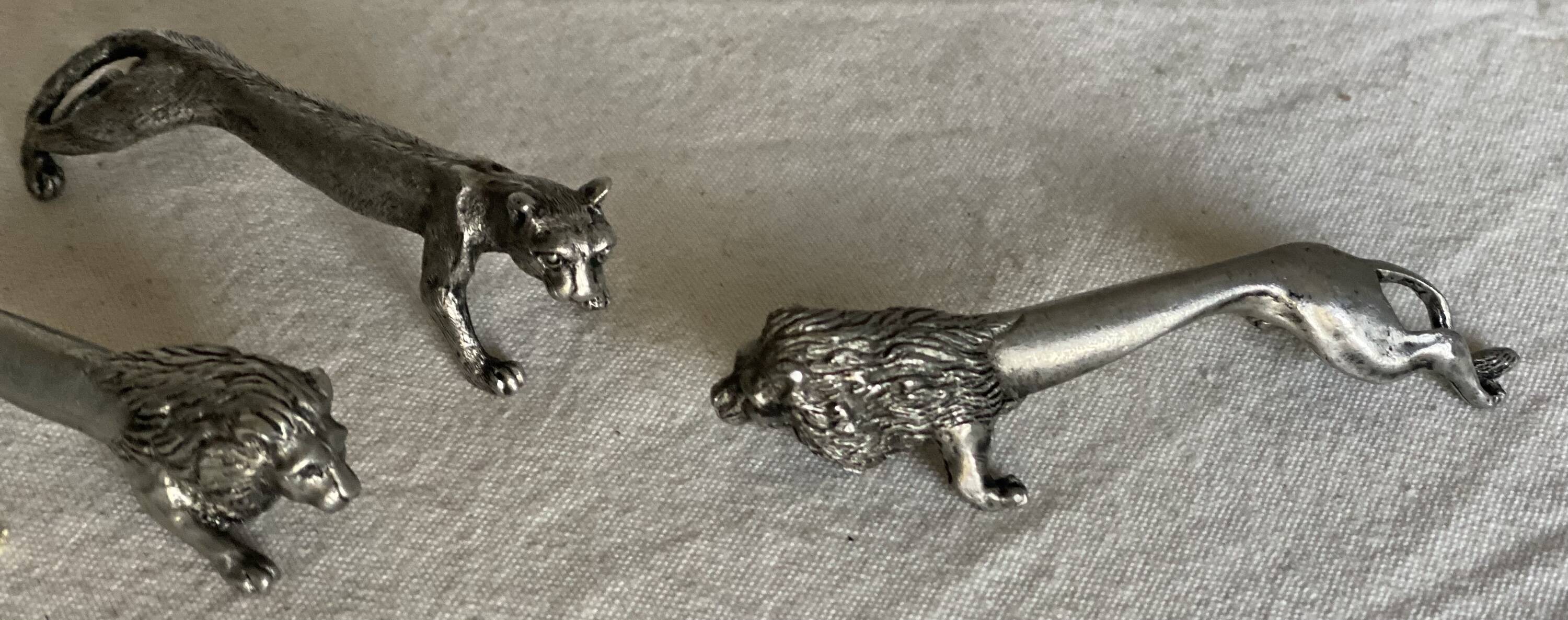 Set of 6 vintage 1970s silver-plated lion-shaped knife rests.