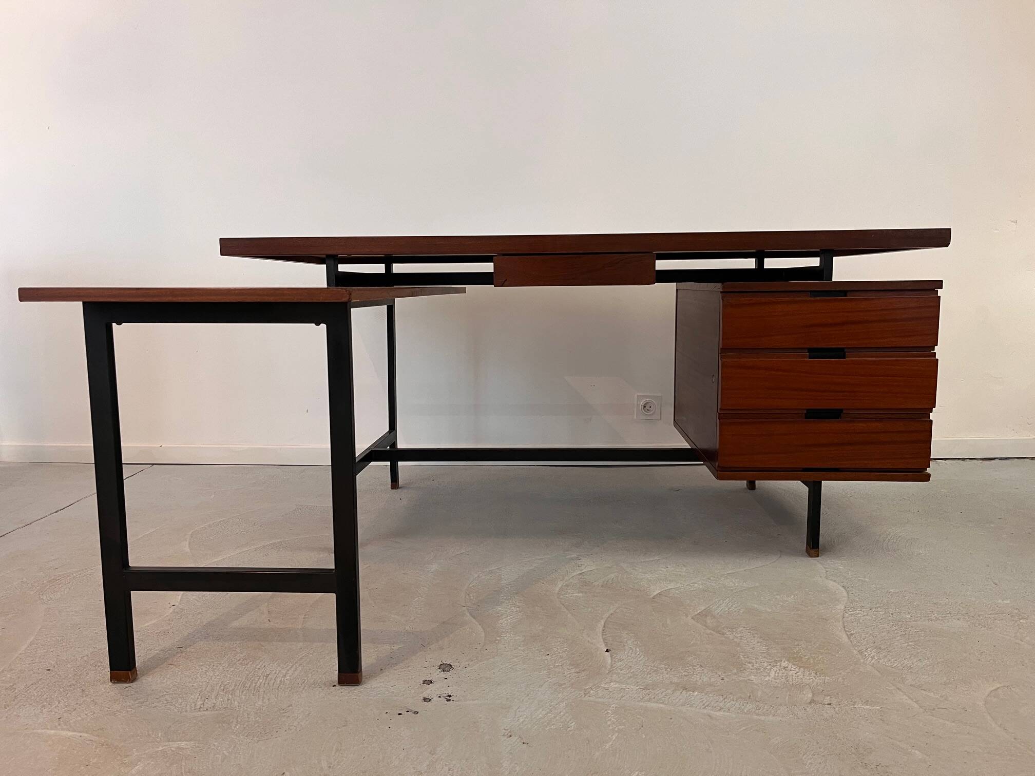 Desk Pierre Guariche