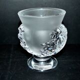 LALIQUE frosted crystal vase, Saint-Cloud model with acanthus leaves, 1950-1960