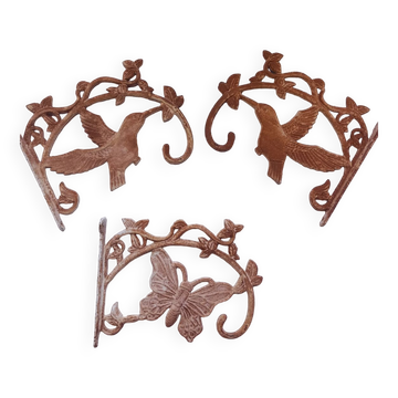 Set of 3 lovely cast iron hooks.