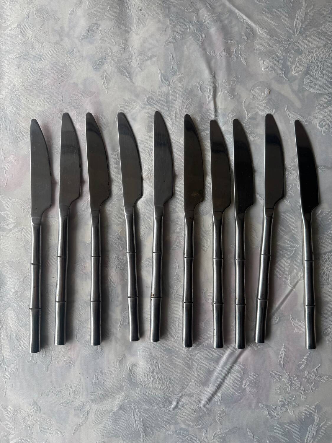 Lot de 10 couteaux vintage – effet bambou