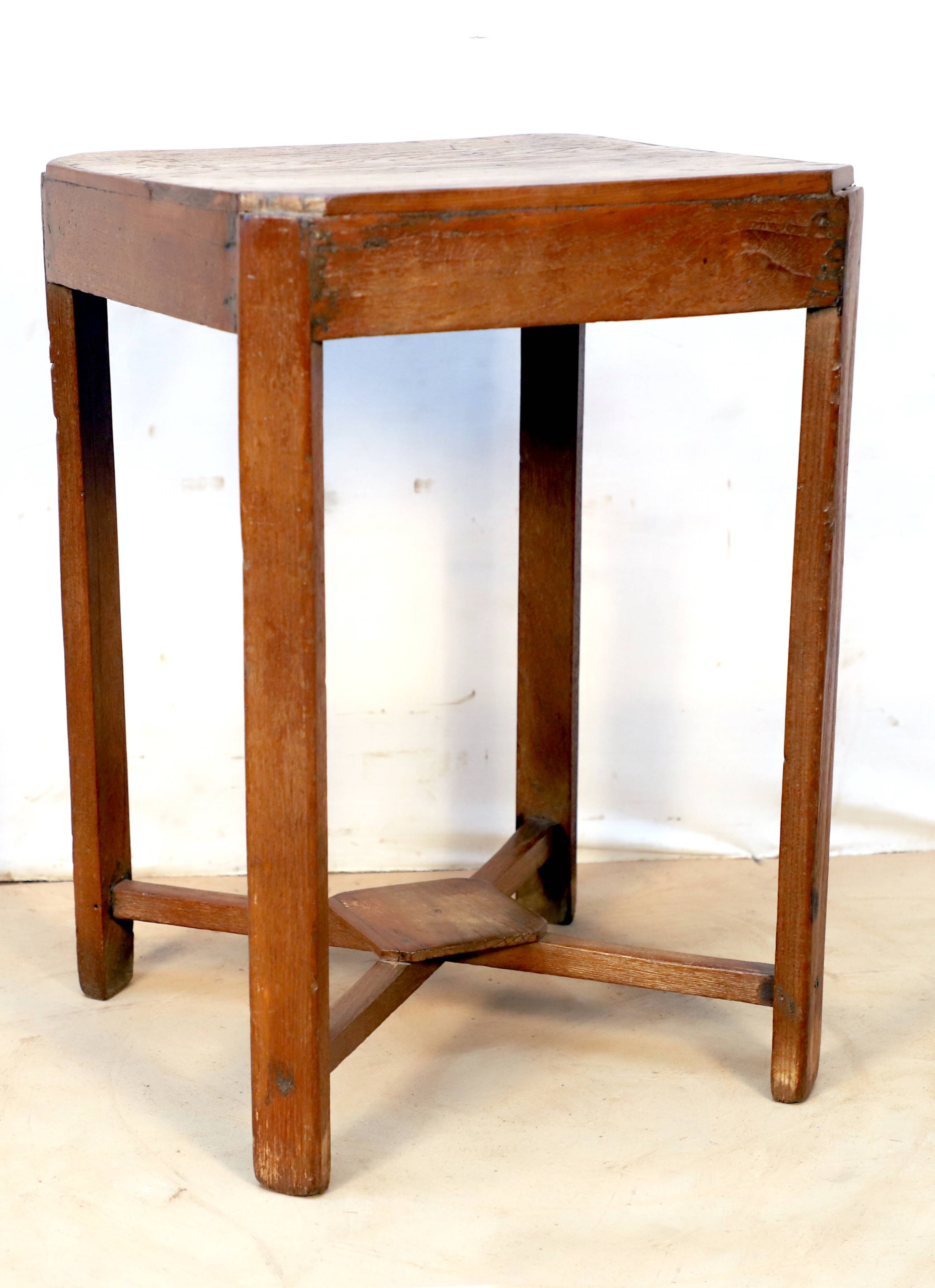 Table de chevet Art déco en teck birman