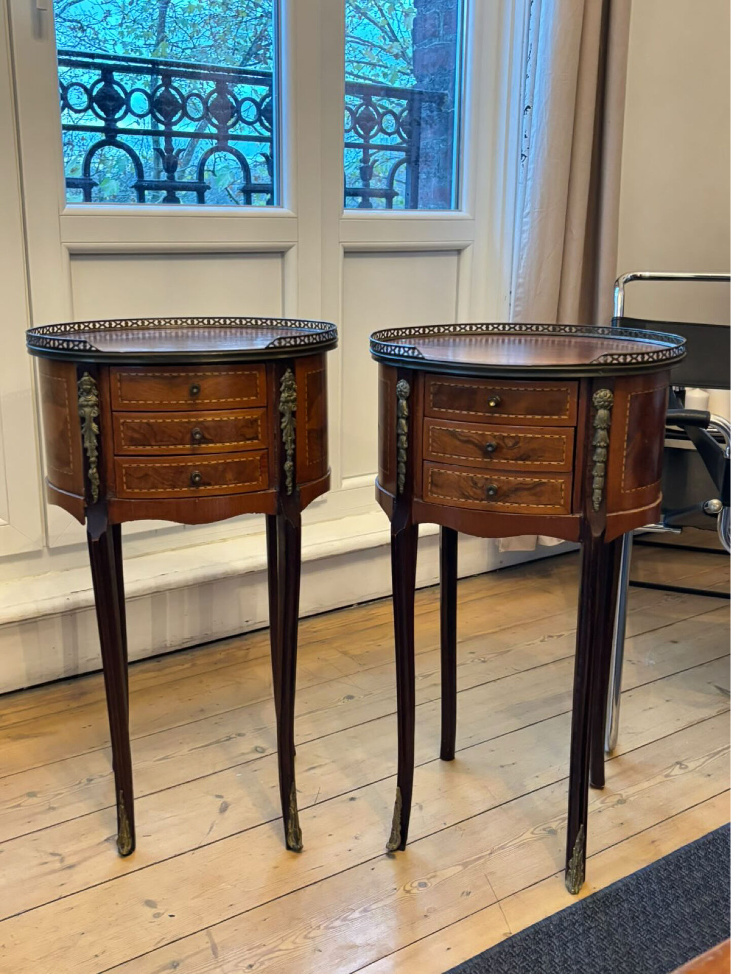 Paire de tables de chevets de style Transition