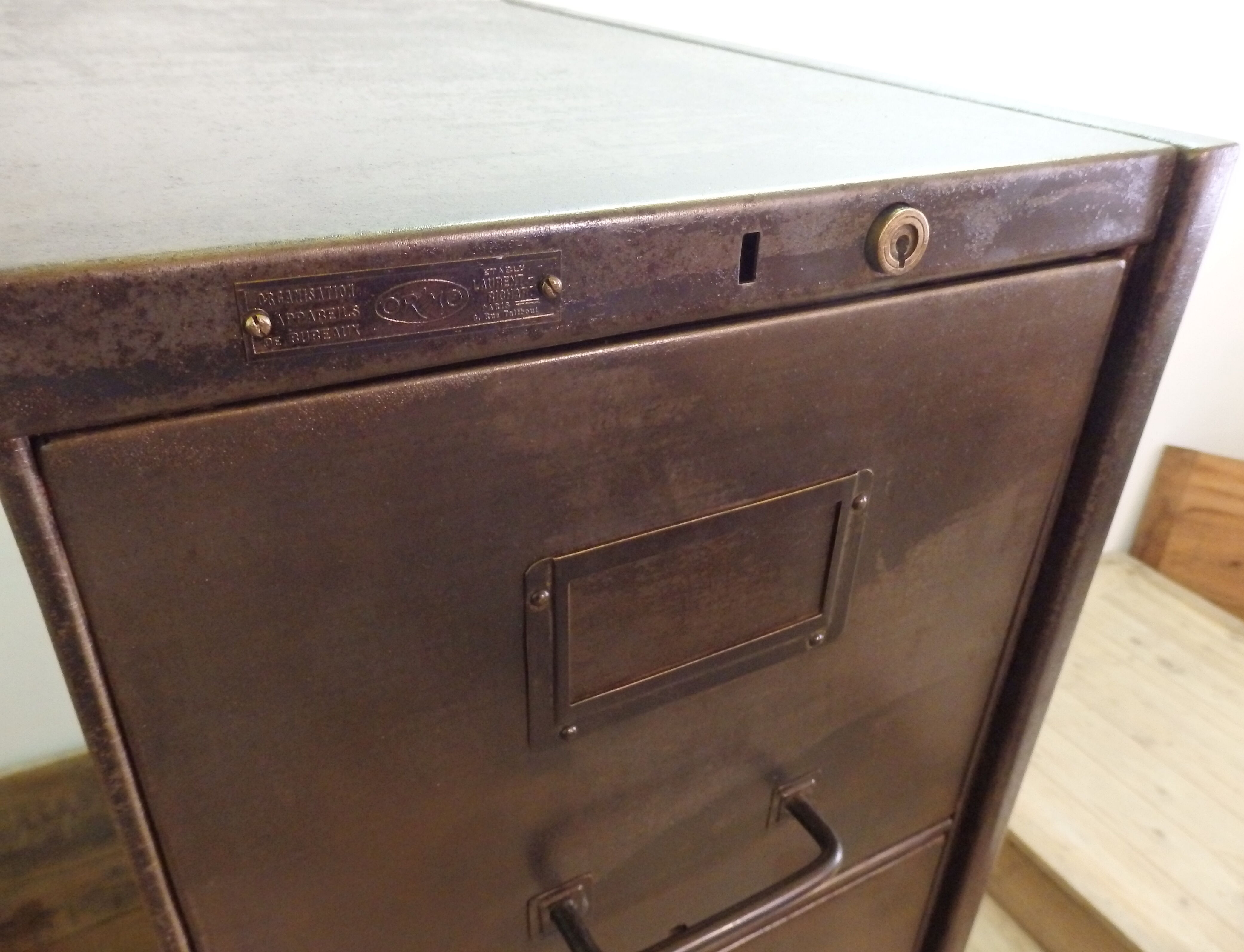 Renovated filing cabinet in brushed metal / metal furniture with drawers