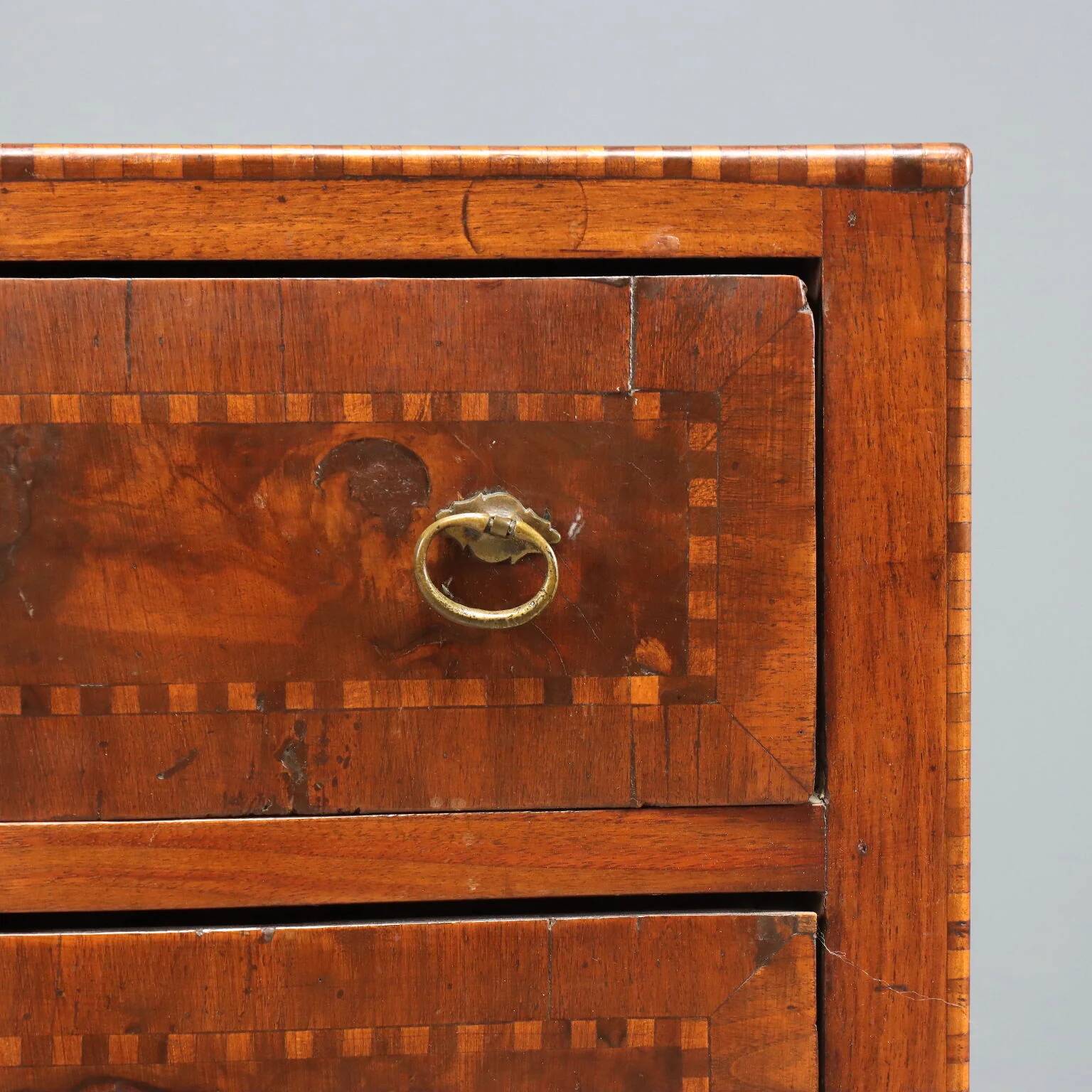 Pair of walnut bedside tables in Barocchetto style