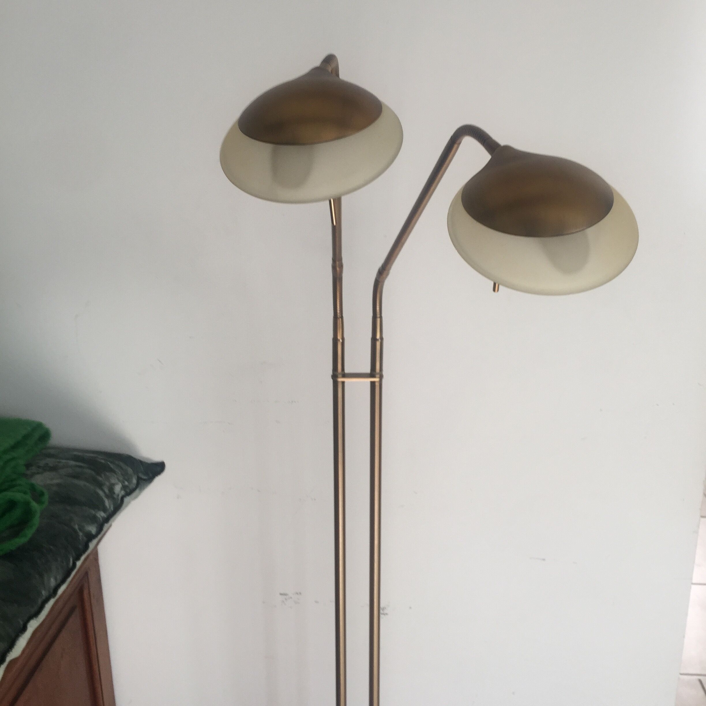 Vintage reader lamppost with 2 flexible arms