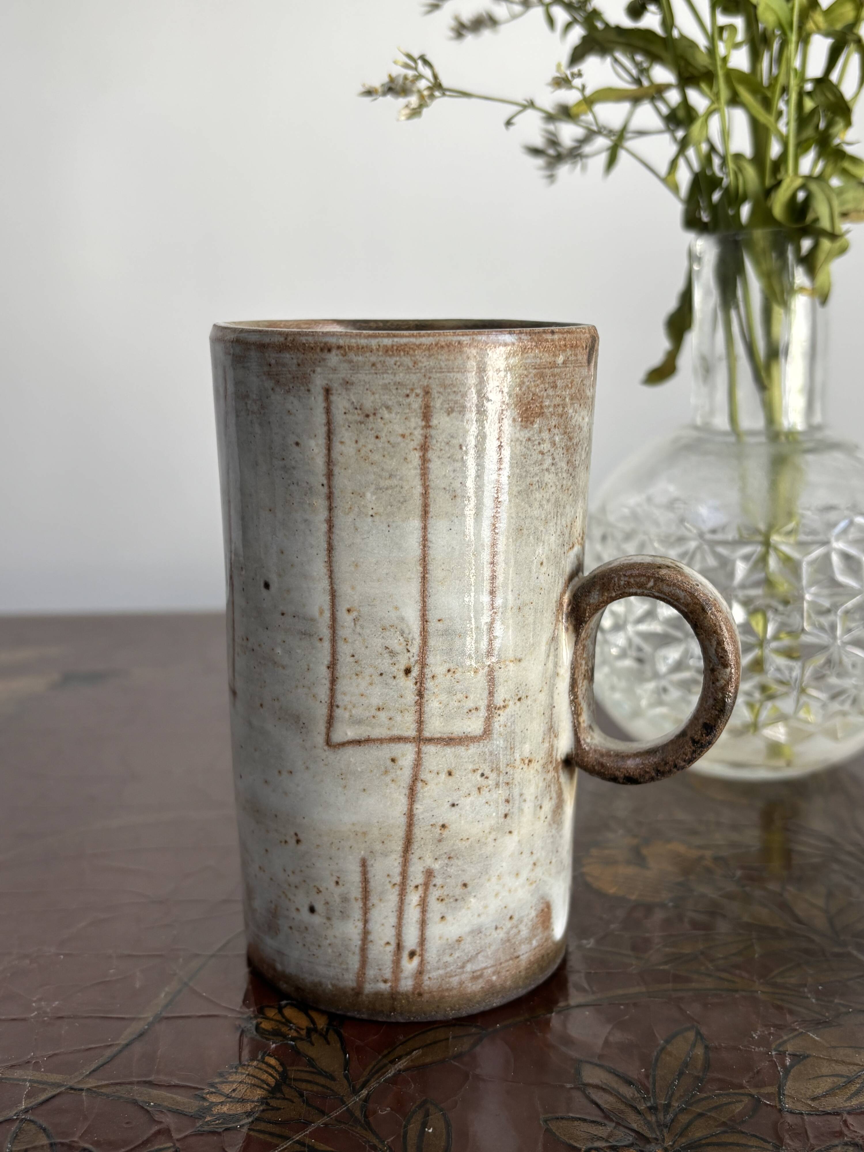 Ceramic mug-cup Jacques Pouchain l'Atelier Dieulefit 1960, Décor inc