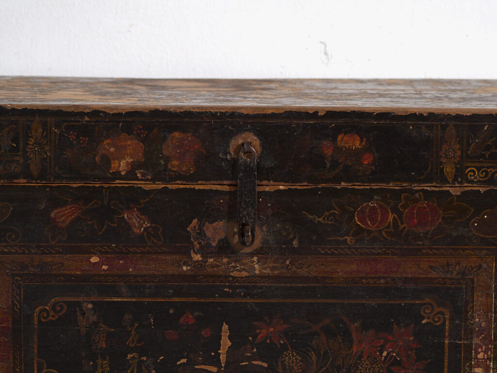 Antique chest painted in pine wood – China, around 1900