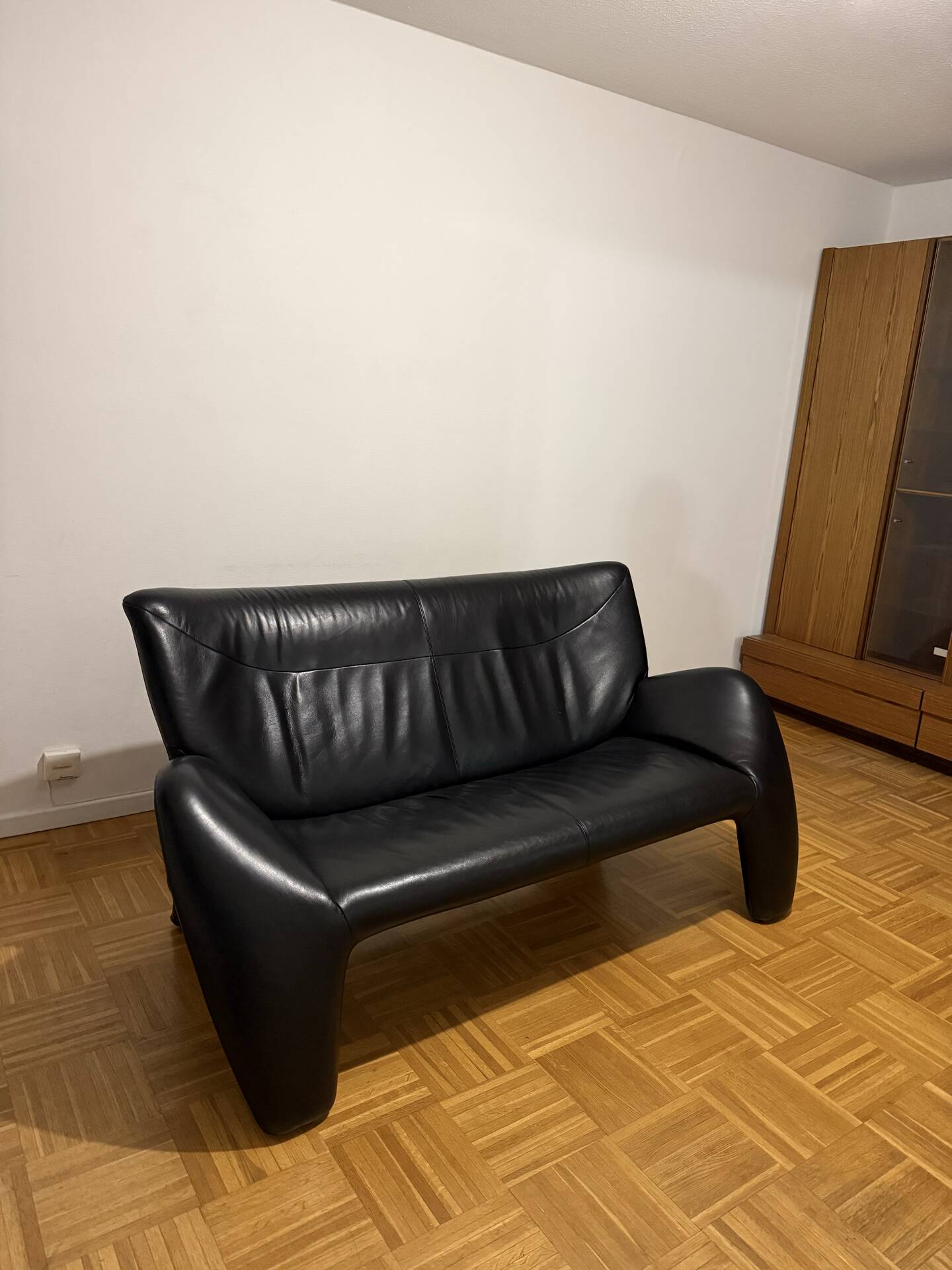 Leather sofa Leolux Jan Armgardt model Echnaton in very good condition.