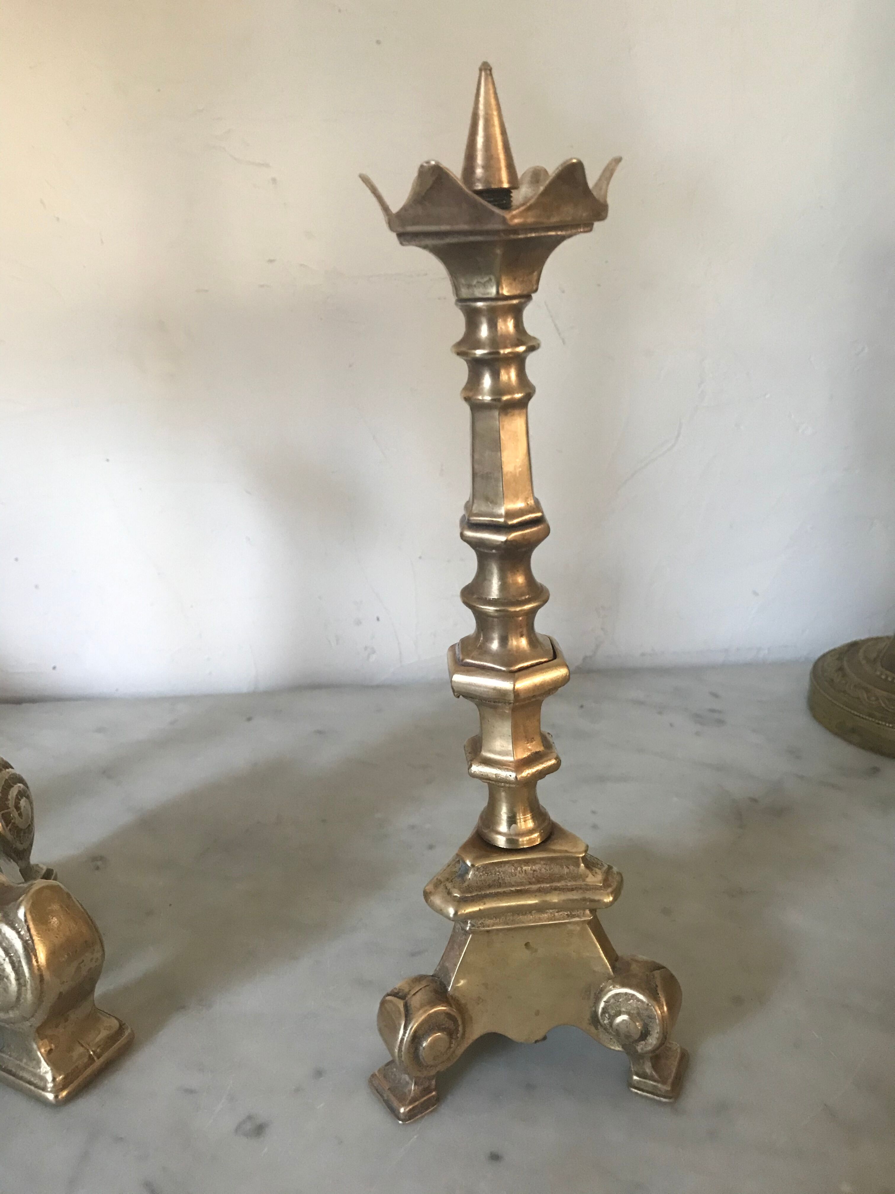 Lot de 3 bougeoirs tripodes en bronze doré