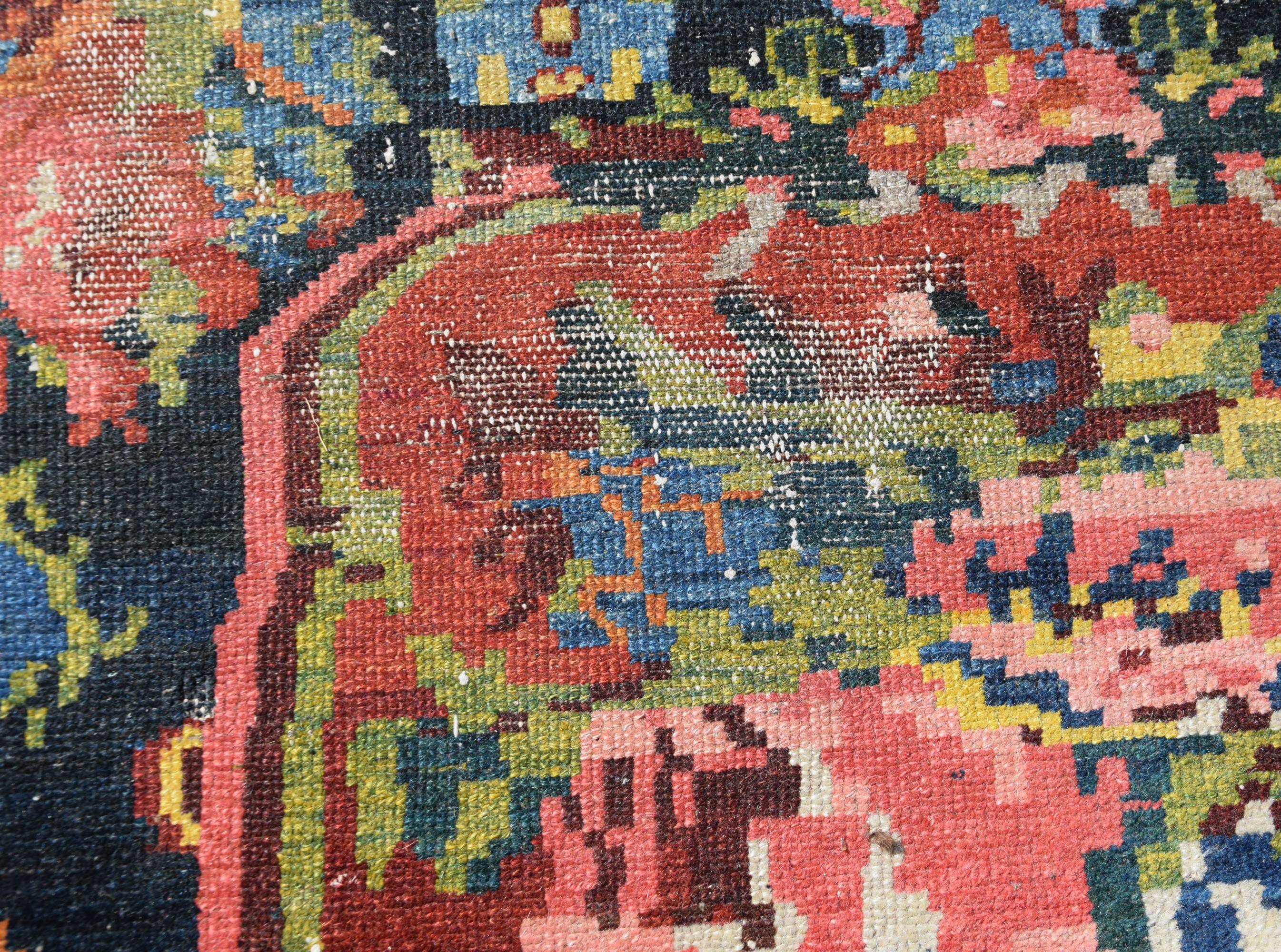 Antique Iranian oriental rug Bakhtiar Faradombeh: 3.37 X 2.13 meters. Early 20th century circa 1920/30