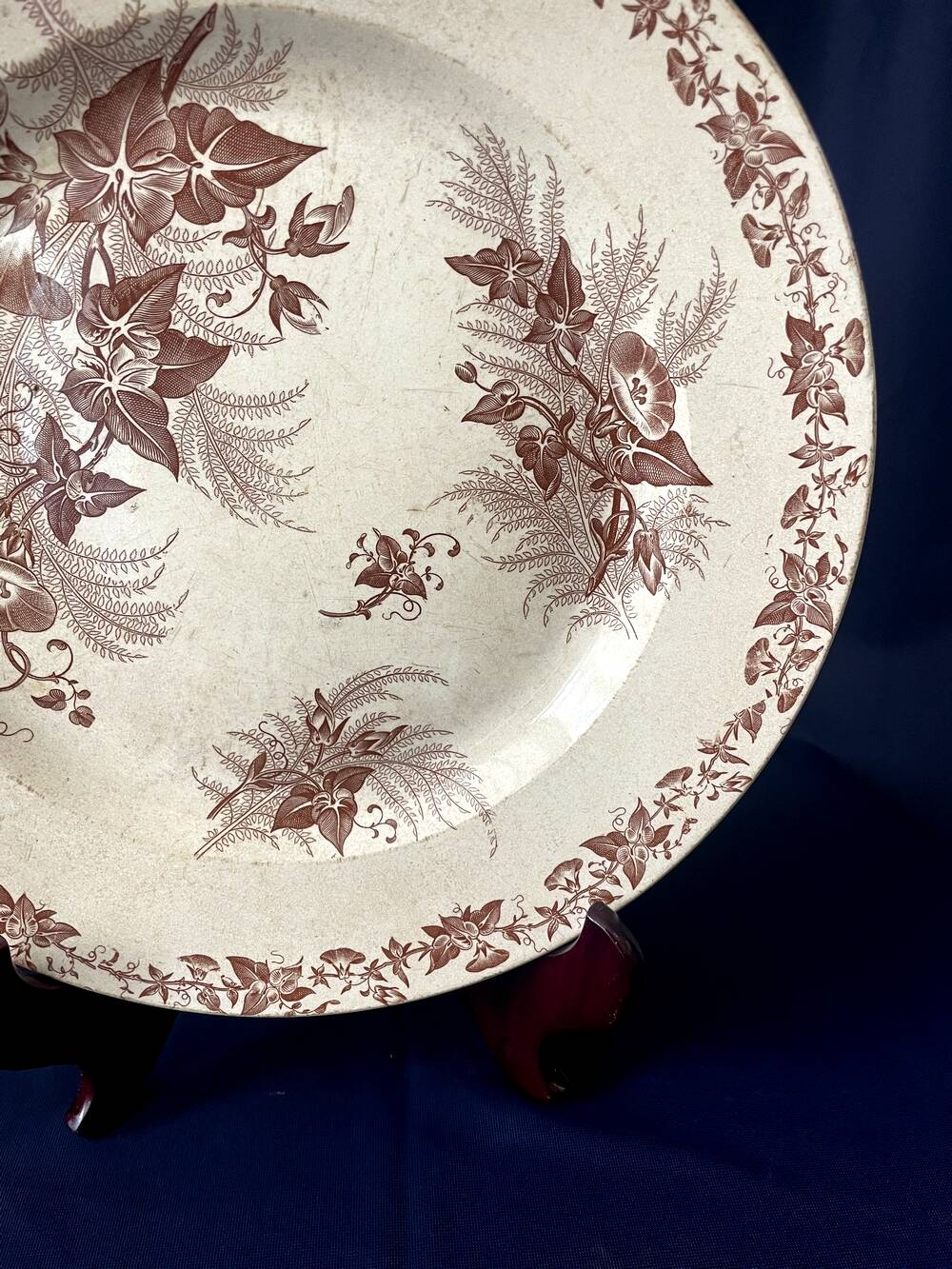 Presentation plate liseron pexonne model grandmother's dishes