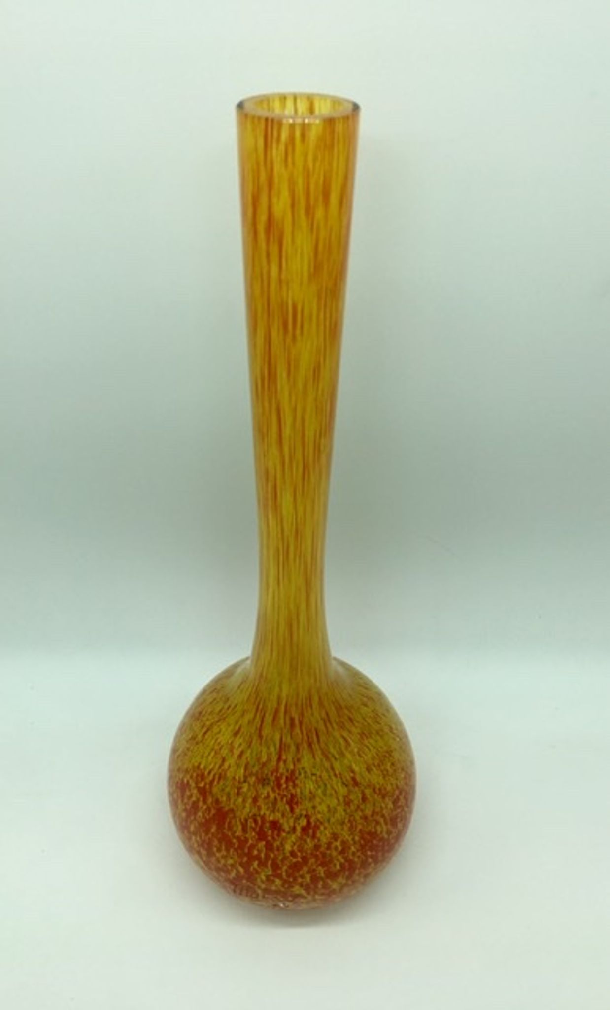 Vase à long col signé Mulaty de style Art Déco