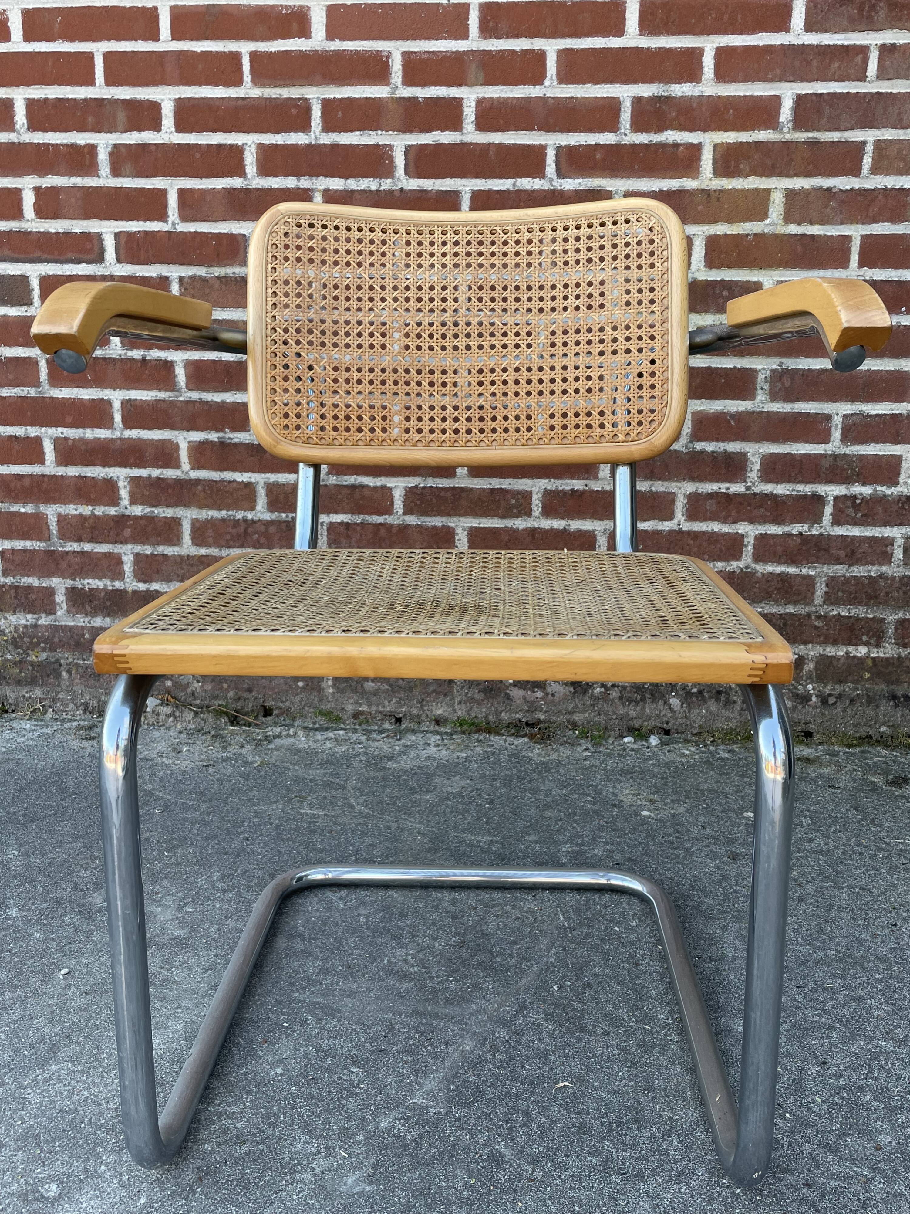 Cesca chair B64 with armrests by Marcel Breuer Design