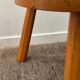 Tabouret tripode en pin massif années 70