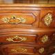 Commode Louis XV tombeau en noyer du XVIIème siècle