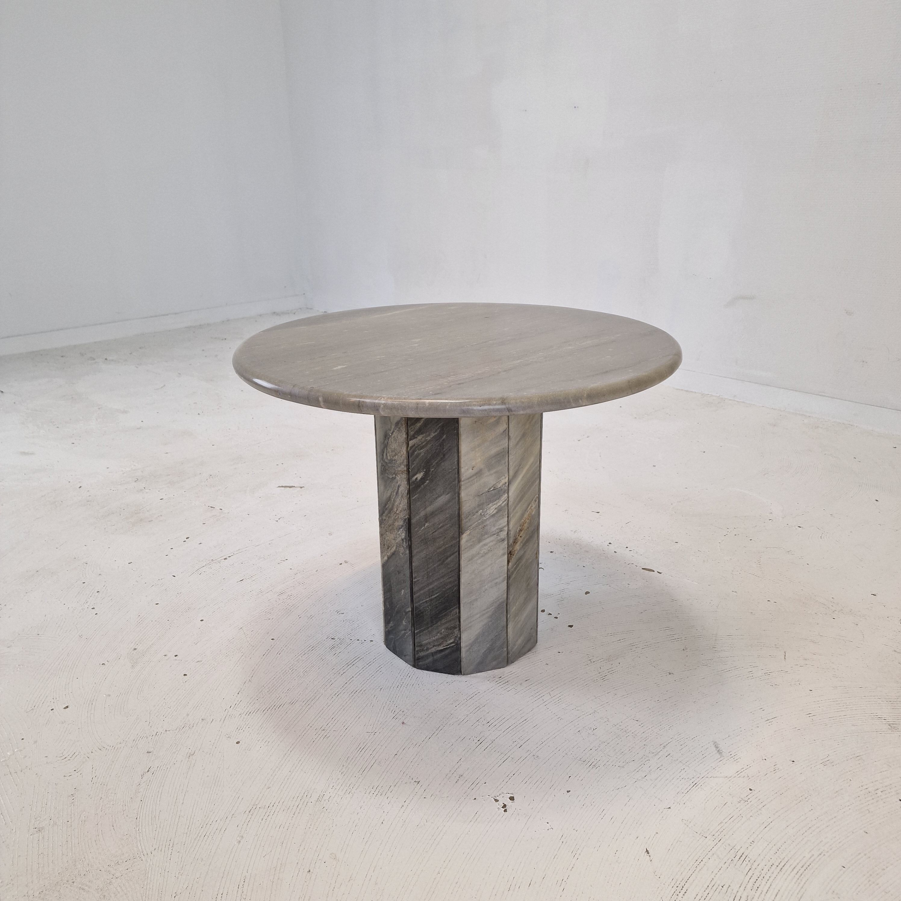 Round italian marble coffee or side table, 1980's