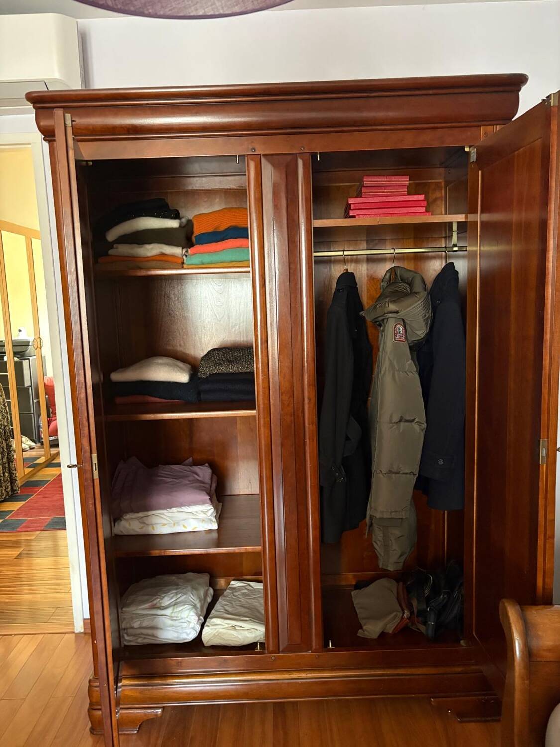 Armoire de style Louis Philippe