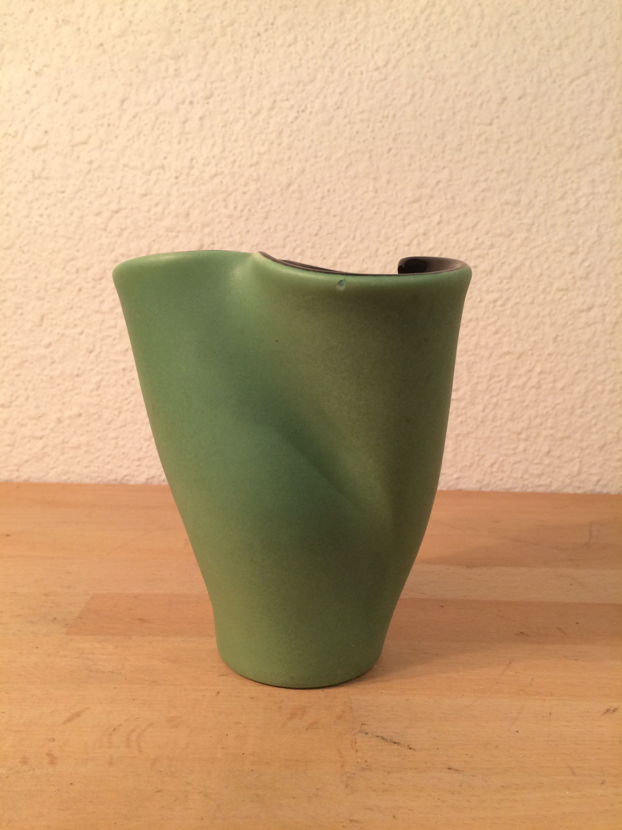 Vase Elchinger trilobed ceramic two-tone green black 60s