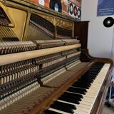 Upright piano