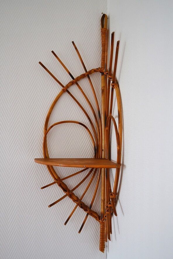 Etagère d'angle en rotin vintage