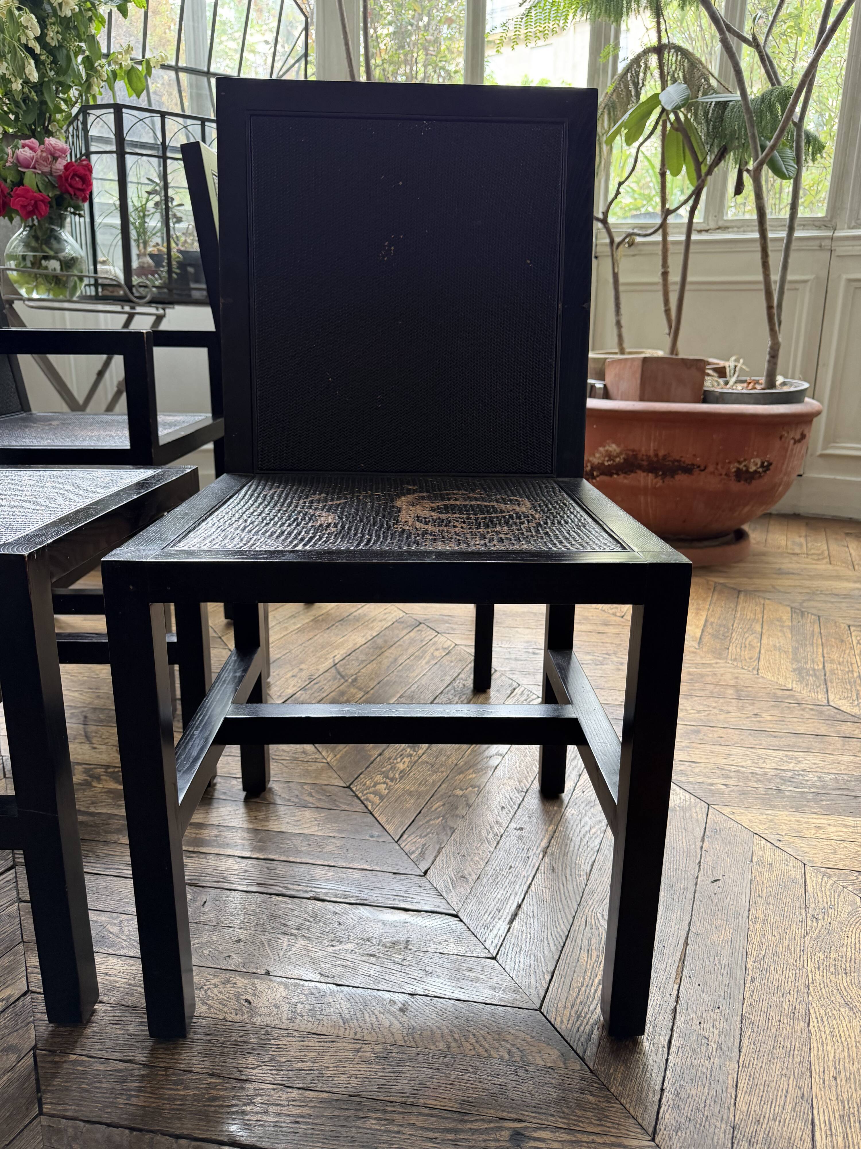 Ensemble de chaises et tabourets