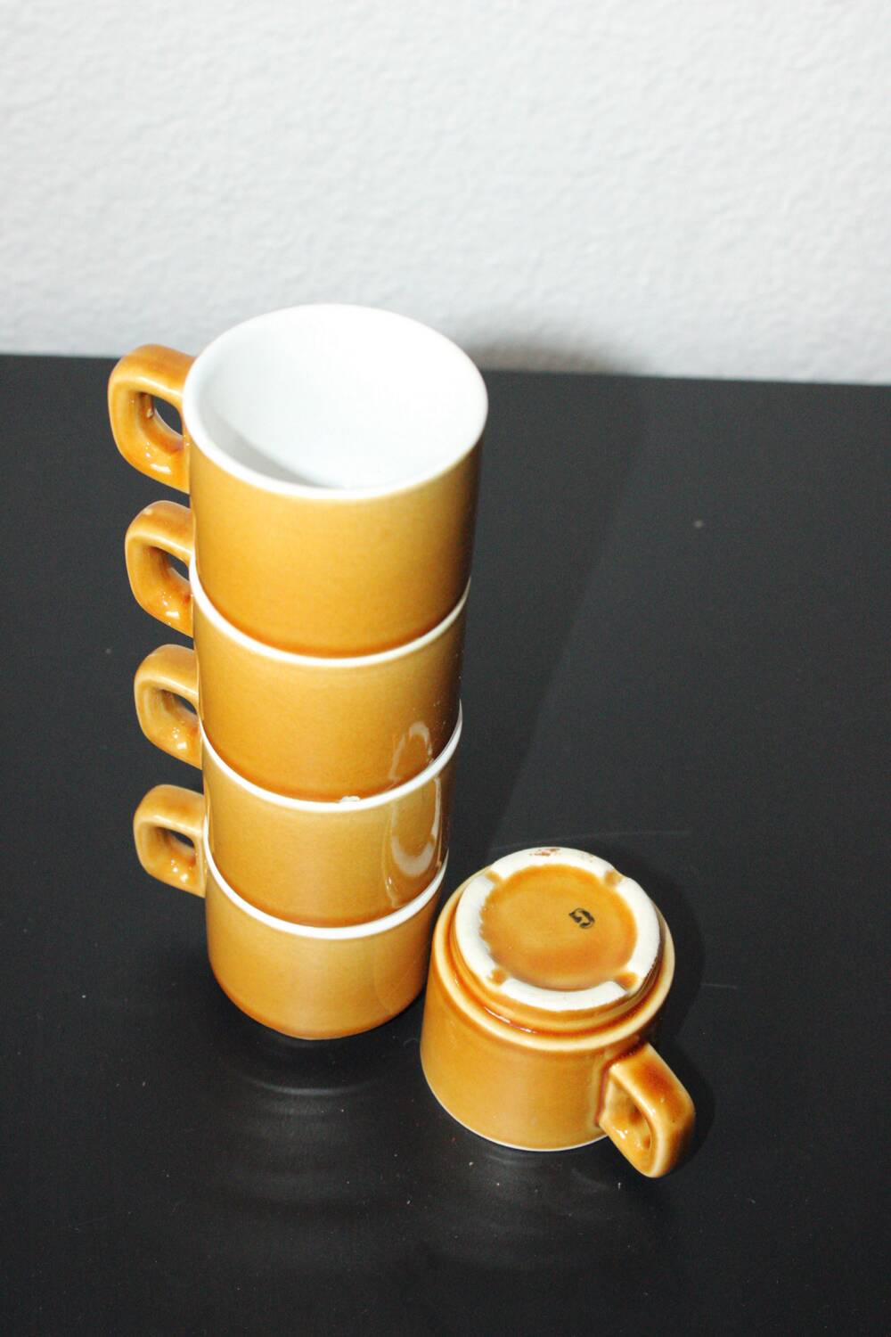 Set of 5 vintage mustard-coloured ceramic mugs.