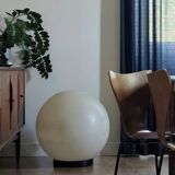 Énorme lampe boule fibre de verre