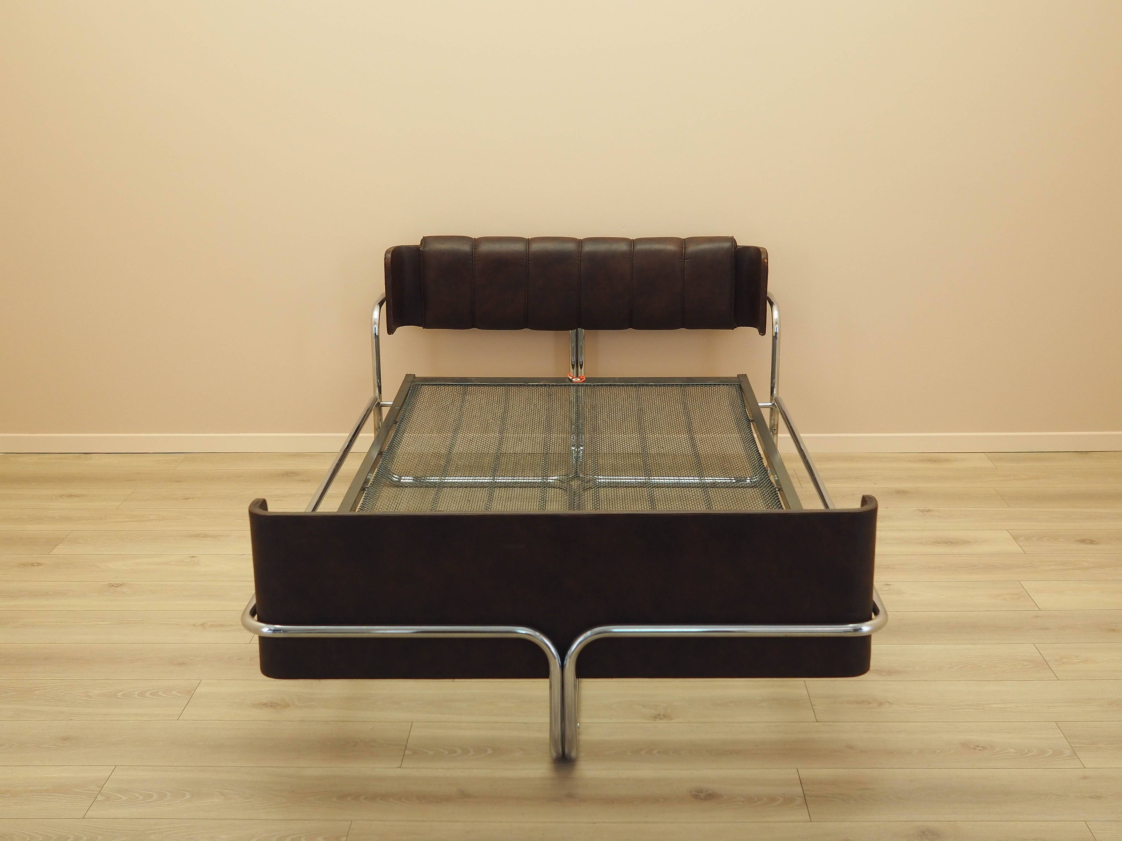 Bedroom bed, Italian design, 1980s, production: Italy