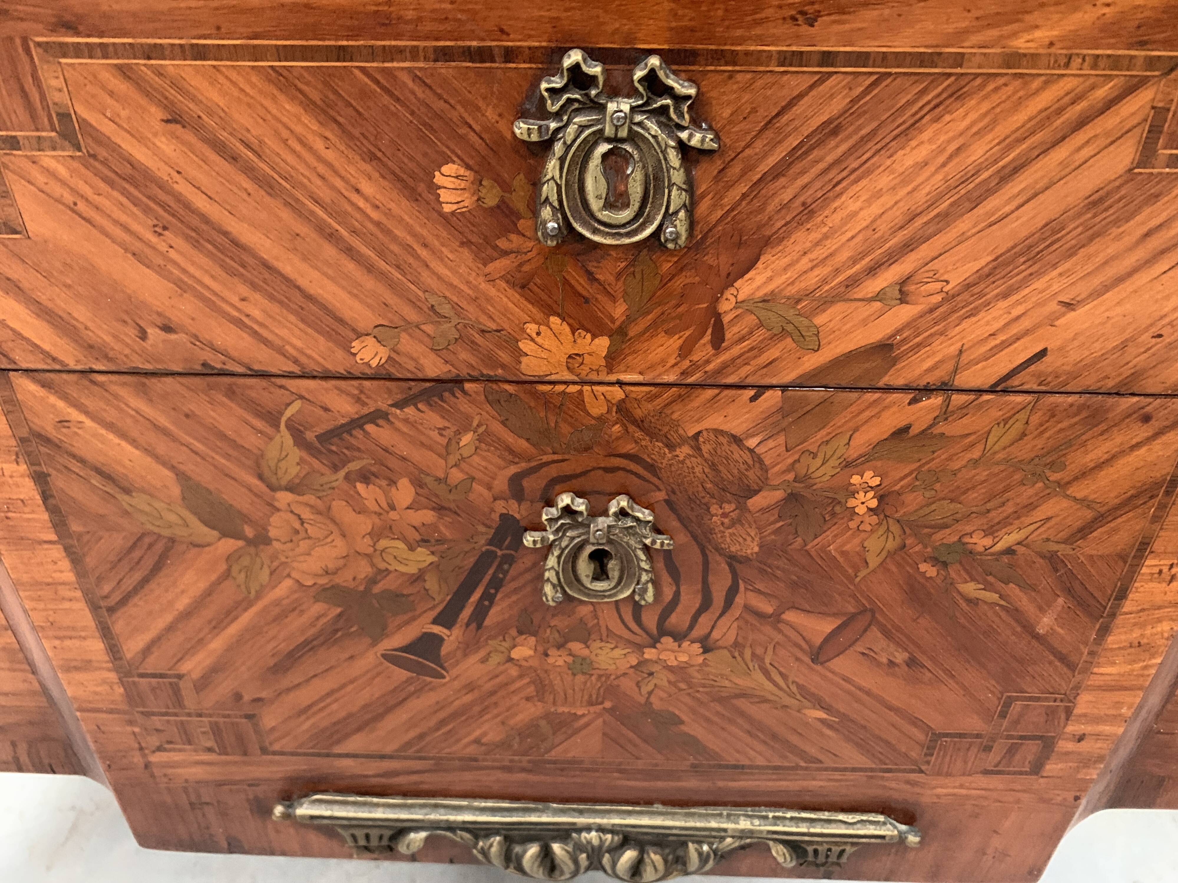 Louis XVI chest of drawers in wood veneer marquetry, 20th century