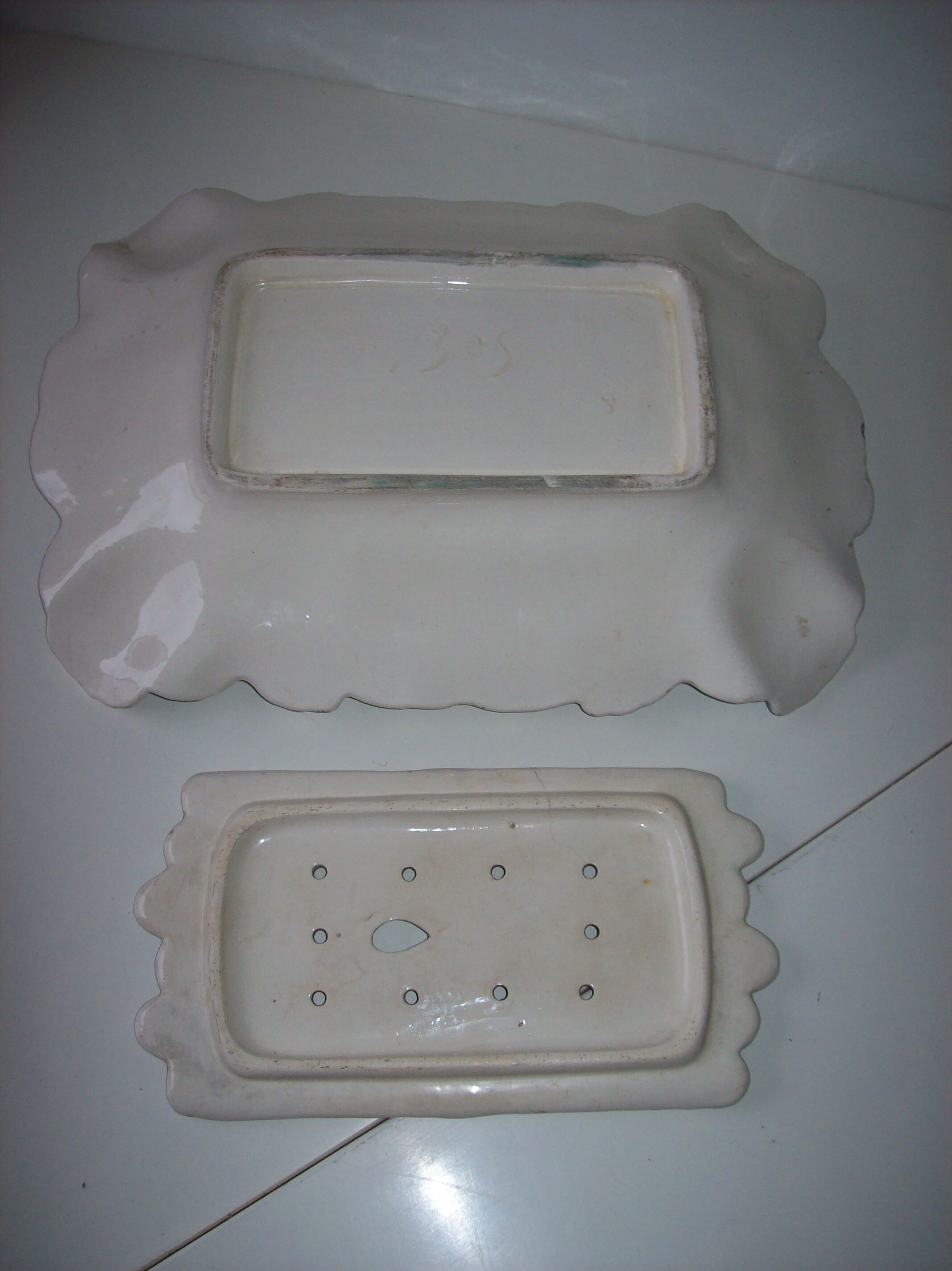 Asparagus dish and its drain