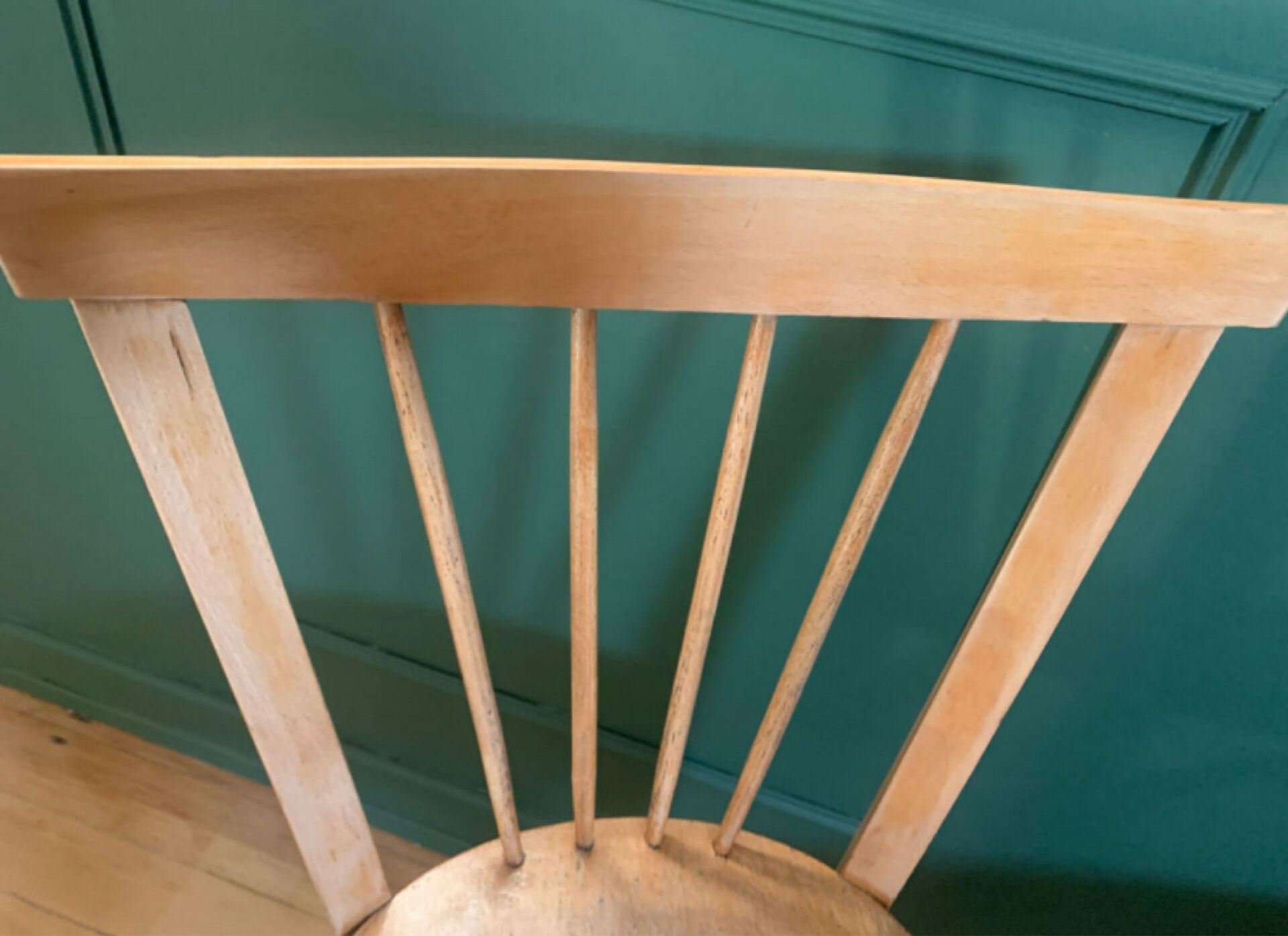 Pair of vintage bistro chairs with slats in beech (1960) - Style