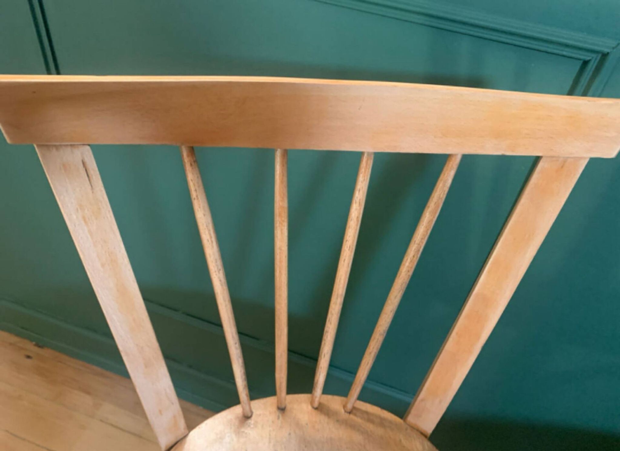 Pair of vintage bistro chairs with slats in beech (1960) - Style