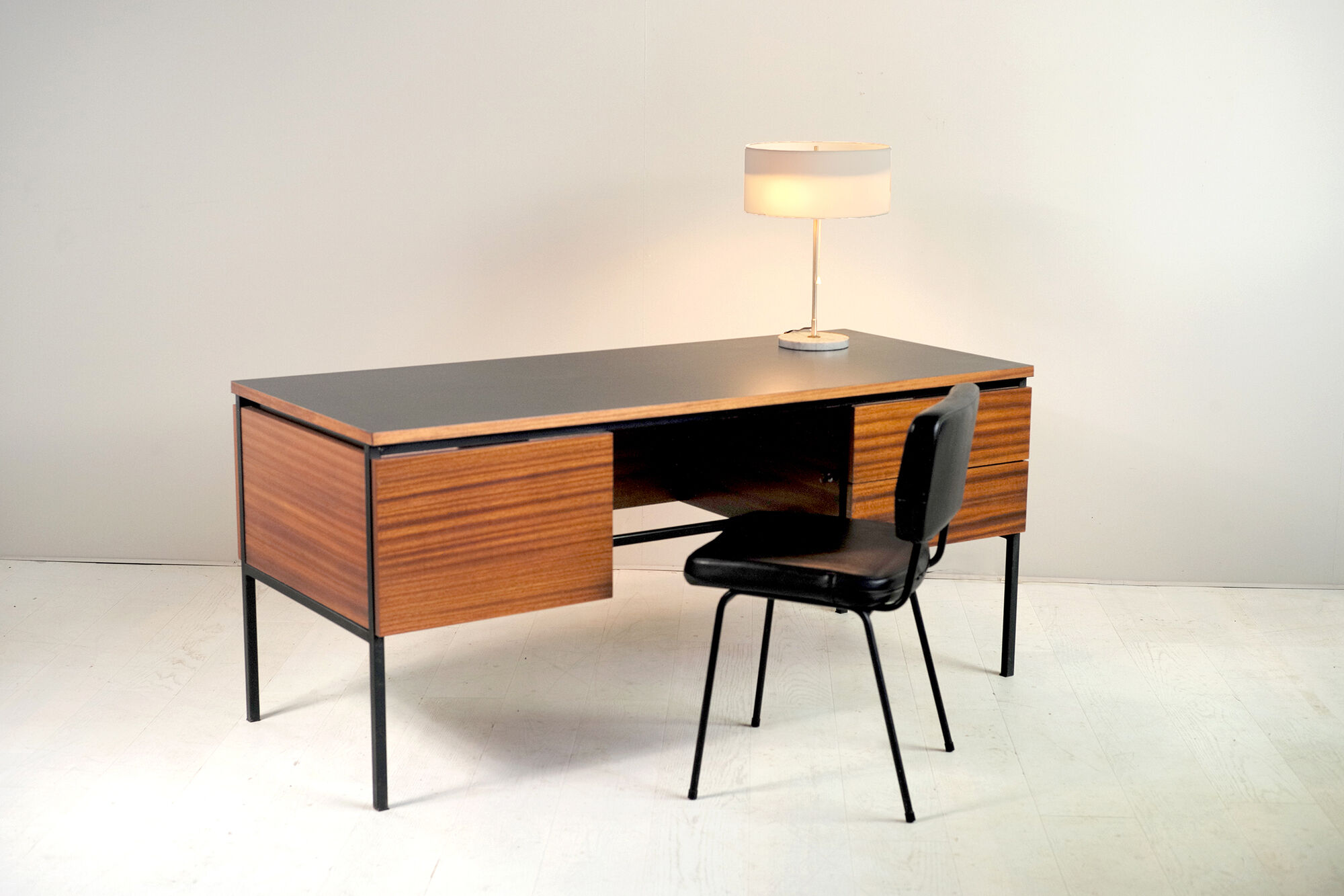 Bureau de direction 620 par Pierre Guariche pour Minvielle France 1960